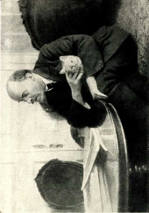 Шесть лет с В. И. Лениным<br />(Воспоминания личного шофера Владимира Ильича Ленина) - i_009.jpg