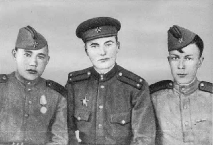 «Будет жить!..». На семи фронтах - i_012.jpg