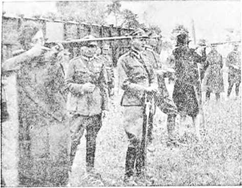 Как живет польский солдат - i_008.jpg