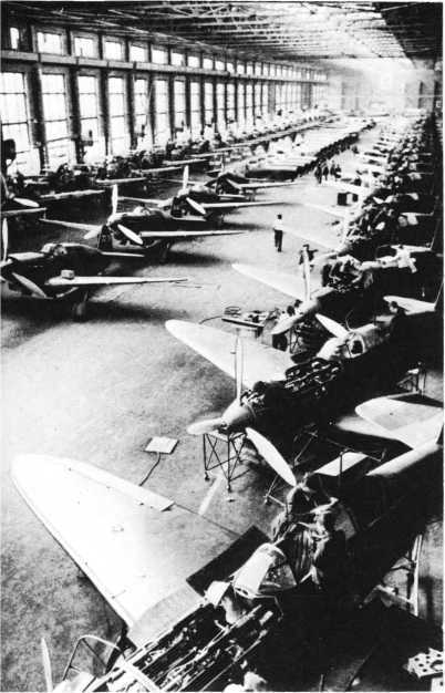 Тысяча четыреста восемнадцать дней<br />(Рассказы о битвах и героях Великой Отечественной войны) - i_080.jpg