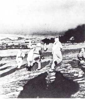 Тысяча четыреста восемнадцать дней<br />(Рассказы о битвах и героях Великой Отечественной войны) - i_462.jpg