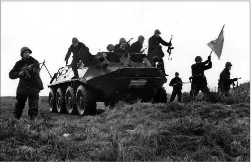 Русские бронетранспортеры<br />(От БТР-40 до «Бумеранга») - i_053.jpg