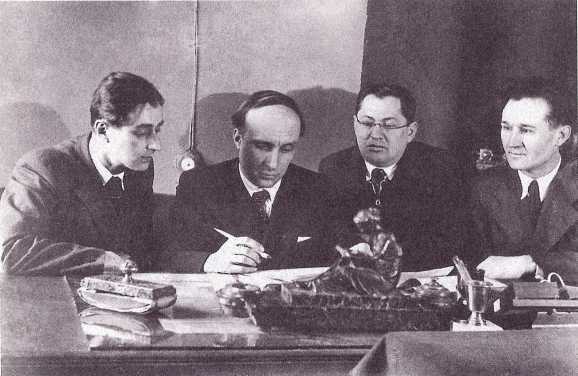 На качелях XX века - i_027.jpg