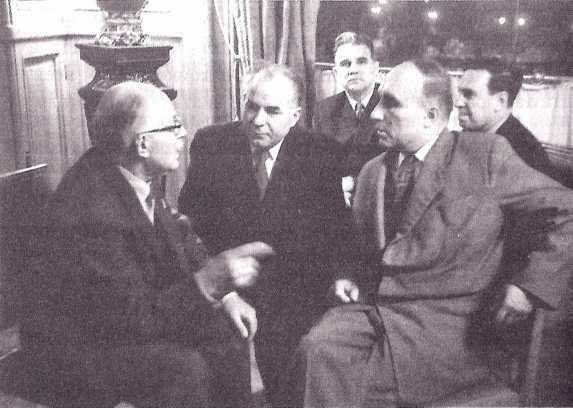 На качелях XX века - i_048.jpg