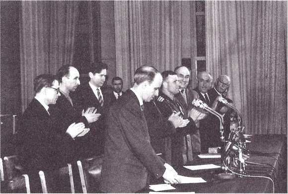 На качелях XX века - i_085.jpg