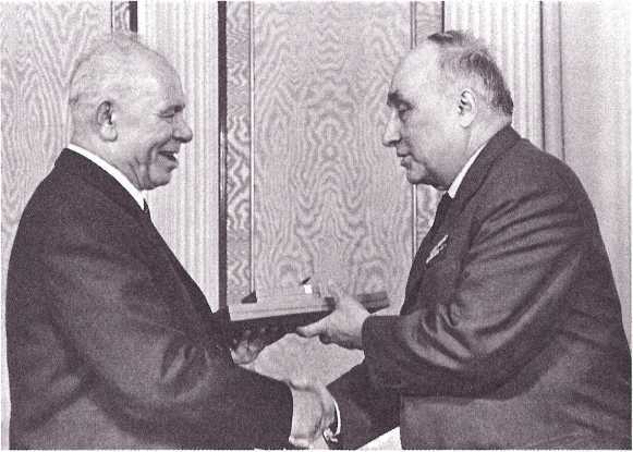 На качелях XX века - i_100.jpg