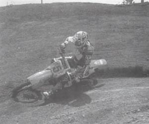 Профессиональные приемы вождения кроссового мотоцикла и эндуро - i_046.jpg